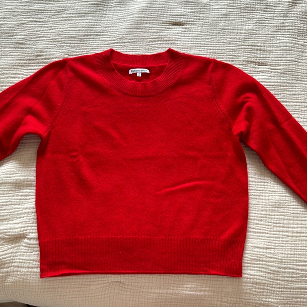 Reformation Dana Cashmere crew sweater color cherry